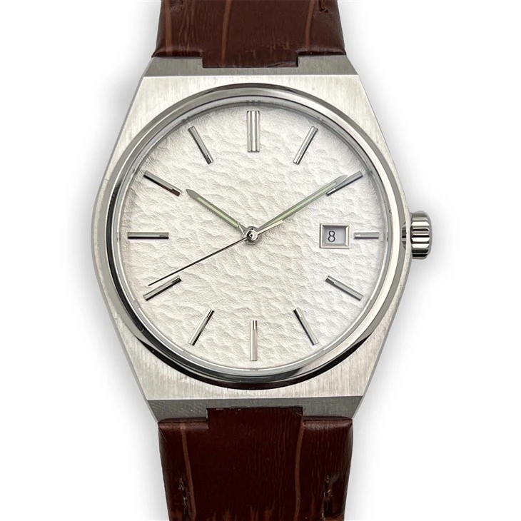 Reloj mecánico multifuncional